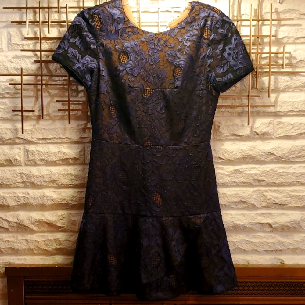 Beautiful with some sass! Women's Bcbg maxazria, size 6 dress